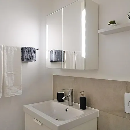 Gemuetlich-zentral, 30m2, Mit Parkplatz - A212 公寓